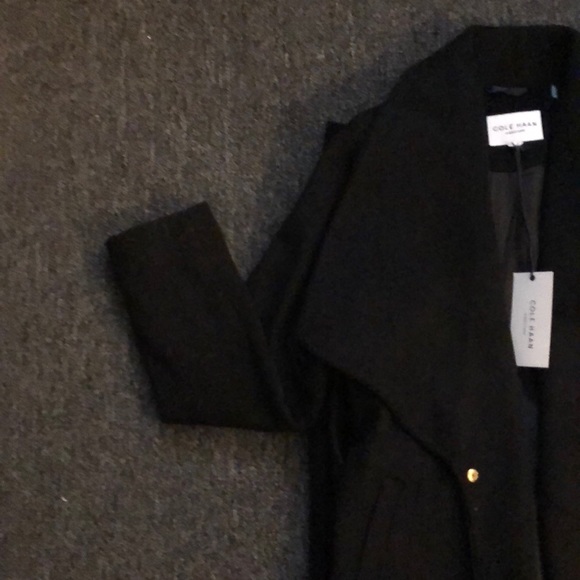 COLE HAAN Full-length Belted wrap coat. - Picture 7 of 15
